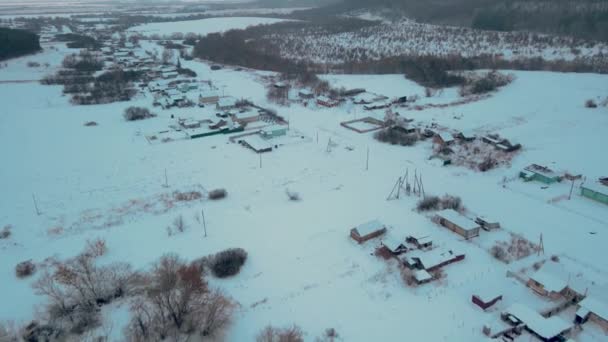 Пролетел Над Русской Деревней Зимой Кадров — стоковое видео