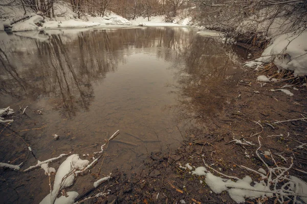Zimowy Krajobraz Rzeki Rosyjskiej Wsi — Zdjęcie stockowe