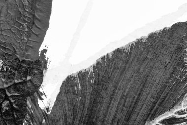 beyaz kağıt arkaplan üzerinde siyah beyaz soyut akrilik boya renk dokusu rorschach mürekkep lekesi yöntemi kullanarak