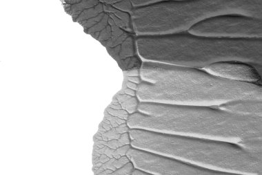 beyaz kağıt arkaplan üzerinde siyah beyaz soyut akrilik boya renk dokusu rorschach mürekkep lekesi yöntemi kullanarak