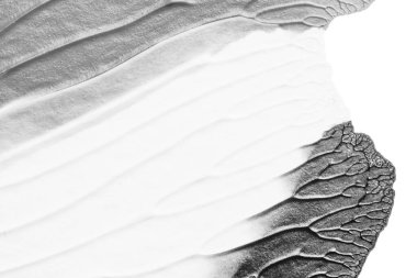 beyaz kağıt arkaplan üzerinde siyah beyaz soyut akrilik boya renk dokusu rorschach mürekkep lekesi yöntemi kullanarak