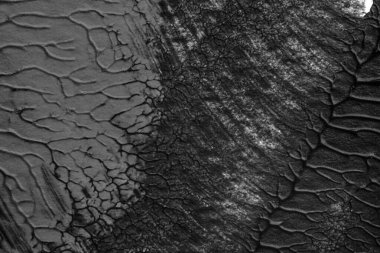 beyaz kağıt arkaplan üzerinde siyah beyaz soyut akrilik boya renk dokusu rorschach mürekkep lekesi yöntemi kullanarak