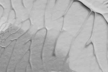 beyaz kağıt arkaplan üzerinde siyah beyaz soyut akrilik boya renk dokusu rorschach mürekkep lekesi yöntemi kullanarak