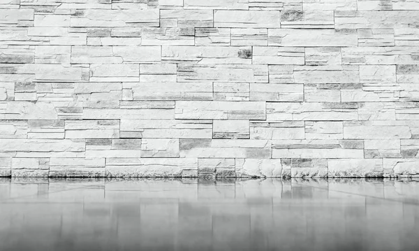 Witte bakstenen muur en tegel vloer interiorbackground — Stockfoto