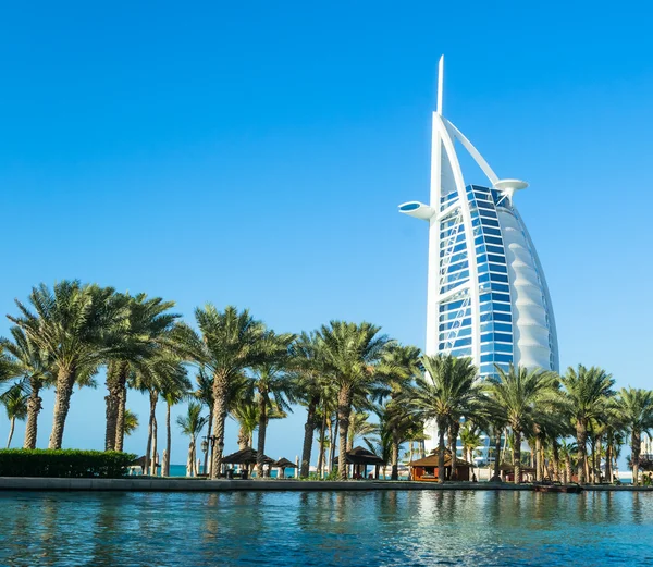General view of the world's first seven stars luxury hotel Burj — Stock Photo, Image