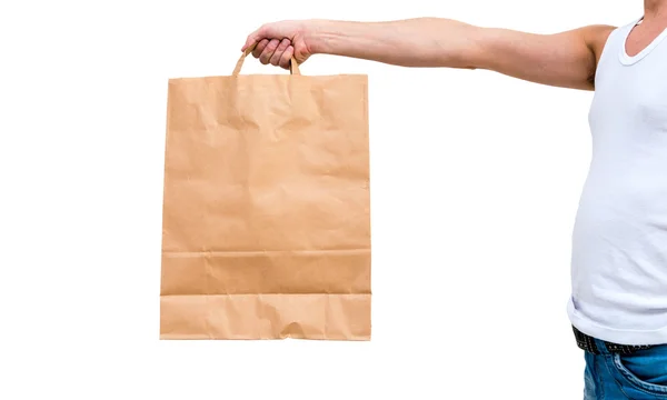 Hombre con camiseta sosteniendo una bolsa de papel — Foto de Stock