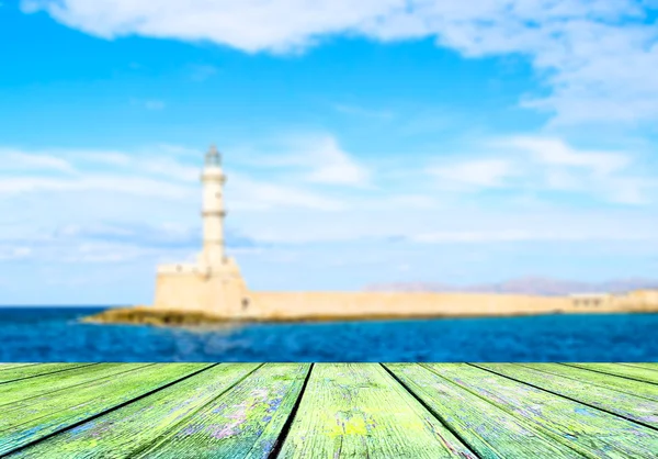 Tavolo in legno vuoto e sfondo seascspe bokeh . — Foto Stock