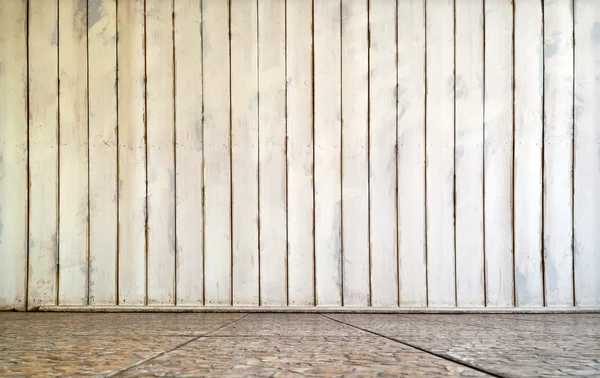 Interior da parede de madeira e piso de azulejos — Fotografia de Stock