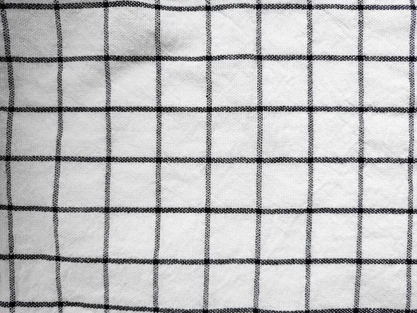 チェックされたテーブルクロス生地やタオル。白の正方形のパターンを持つ黒 — ストック写真