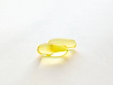 Beslenme takviyeli kapsüller: balık yağı, omega 3, A vitamini, D vitamini, D3 vitamini, E vitamini.. 