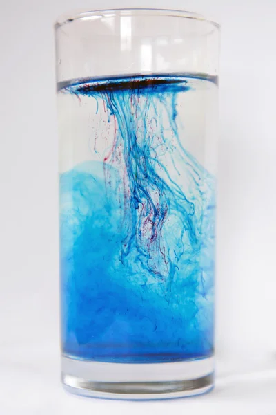 Water en inkt in glas — Stockfoto