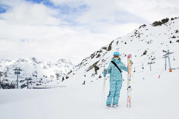 Menina na montanha — Fotografia de Stock