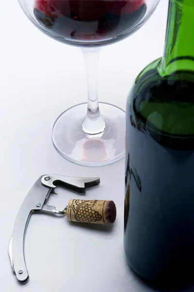Cork and corkscrew, botle and cup on a white background — Stock Photo, Image