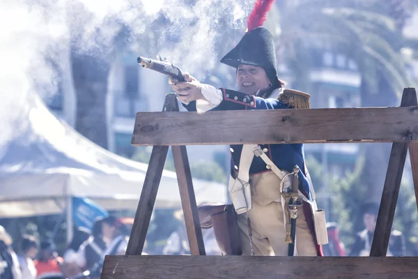 フランスの兵士は銃を発射 — ストック写真