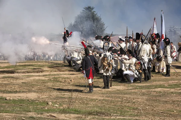 French soldiers firing on the Spanish allies in the battle field in Representation of the Battle of Bailen — Stock Photo, Image