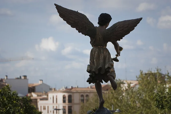 Figure of an angel with wings sculpted in wood with the sacramental cup — Stock Photo, Image