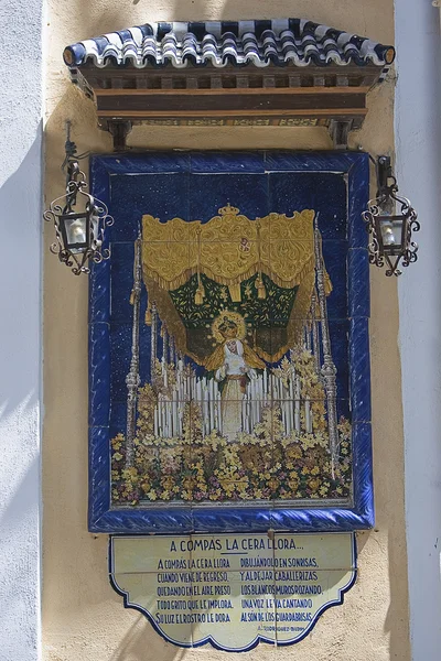 Altarpiece of tiles with a poem dedicated to a virgin, typical of the street in Sevilla — Stock Photo, Image