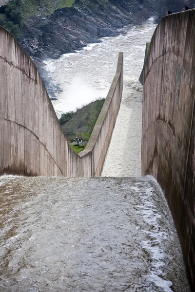 Spillway of the dam of the Yeguas — Stock Photo, Image