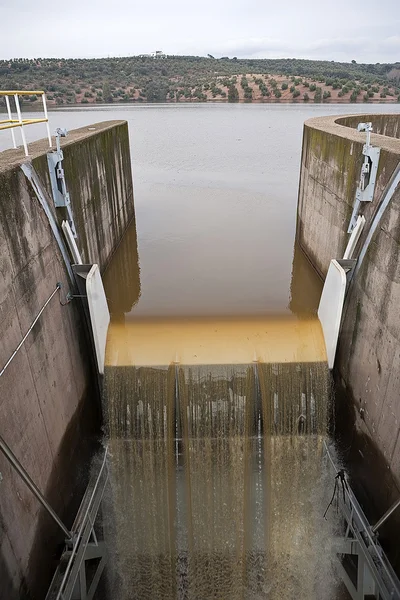 ジェグアスのダムの余水吐 — ストック写真