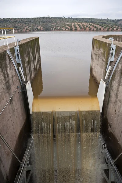 Noodoverlaat van de dam van de yeguas — Stockfoto