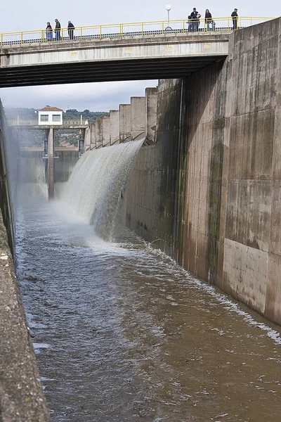 ジェグアスのダムの余水吐 — ストック写真