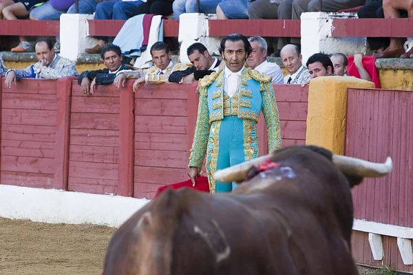 Il torero spagnolo Juan De Felix con il capote ad Andujar — Foto Stock