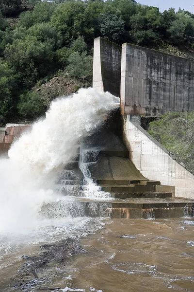 Noodoverlaat van de dam van de yeguas, Córdoba provincie — Stockfoto