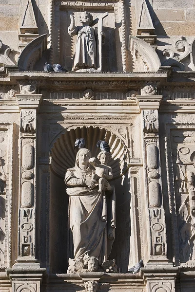 Vierge avec enfant dans la niche — Photo