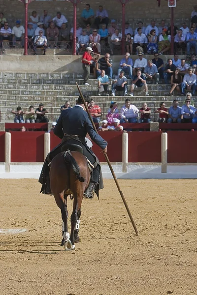 アルバロ モンテス、乗馬スペイン魔女 garrocha の闘牛士 — ストック写真