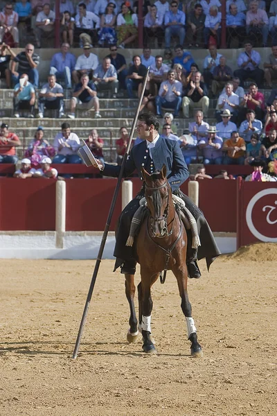 Alvaro montes, stierenvechter op een paard Spaanse heks garrocha — Stockfoto