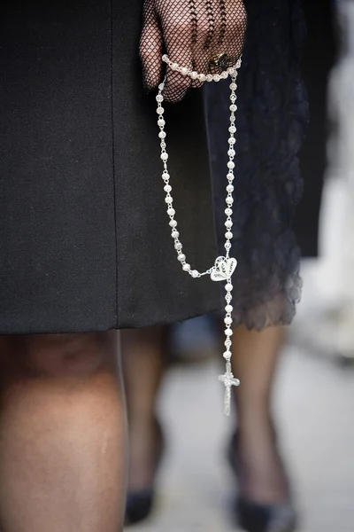 Woman dressed in mantilla during a procession of holy week — Stock Photo, Image