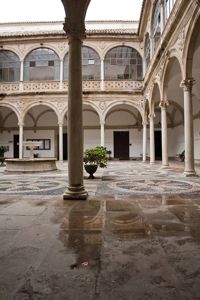 Klooster van de city hall of Paleis van de ketens, ubeda — Stockfoto