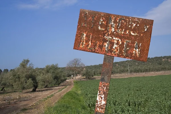 Old signs of level crossing without barriers — Stockfoto