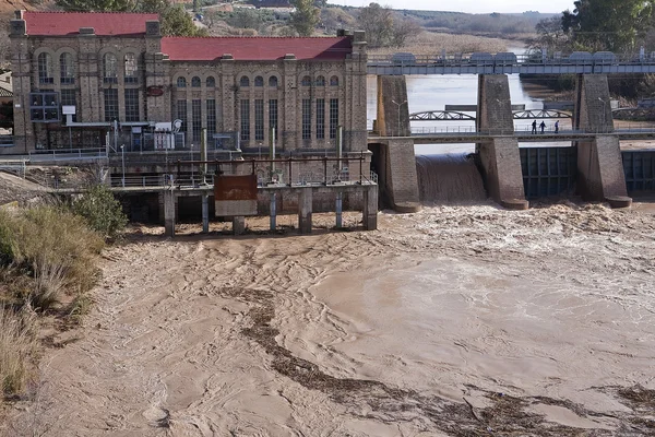 Panoramic view of the dam and hydroelectric plant in Mengibar, province of Jaen, Andalusia, Spain — Stock Photo, Image