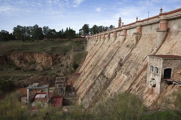 瓜达坝水利工程的全景视图 — 图库照片