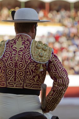 A castoreño (the picador's rounded hat) hanging from the barrier during a bullfight