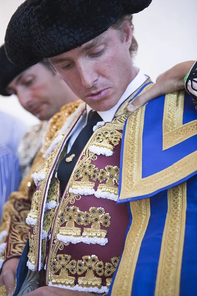 Der spanische Stierkämpfer jose luis moreno beim Anziehen für den Paseillo oder die erste Parade — Stockfoto