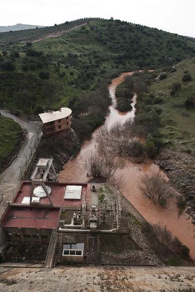Usina hidrelétrica na barragem de Guadalen — Fotografia de Stock