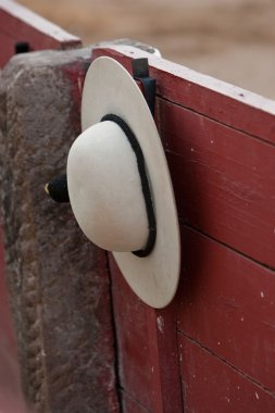 A castoreno (the picador's rounded hat) hanging from the barrier during a bullfight