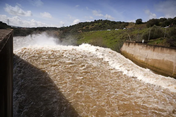 Spillway no reservatório de San Rafael de Navallana — Fotografia de Stock