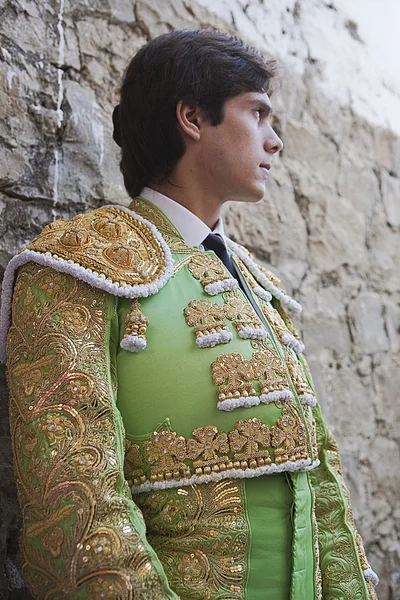 The bullfighter french Sebastian Castella waiting for the exit in the alley from the bullring of Villanueva del arzobispo — Stock Photo, Image