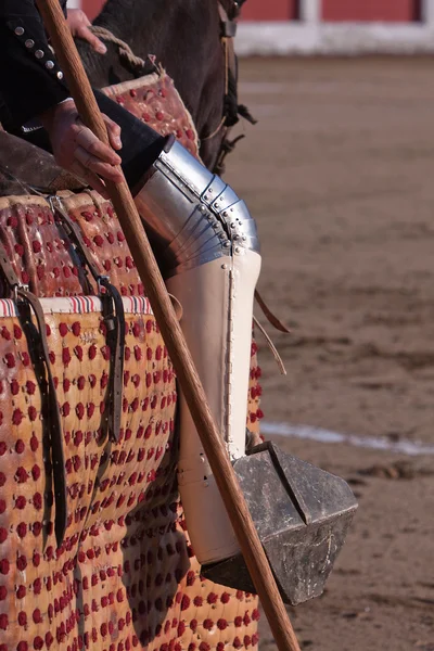 Torero Picador, lancero cuyo trabajo es debilitar los músculos del cuello del toro, España — Foto de Stock