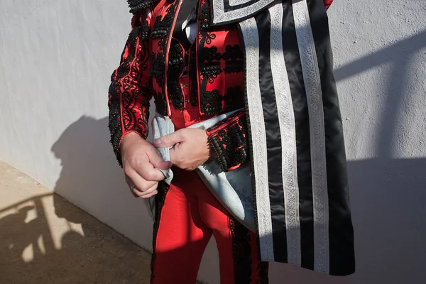 Stierenvechter aankleden voor de paseillo of eerste parade — Stockfoto