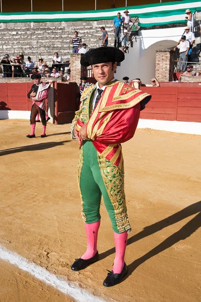 Antonio ferrera inleda paseillo i tjurfäktningsarenan i baeza — Stockfoto