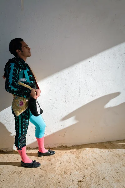 De Colombiaanse stierenvechter luis bolivar in het steegje van de arena van baeza — Stockfoto