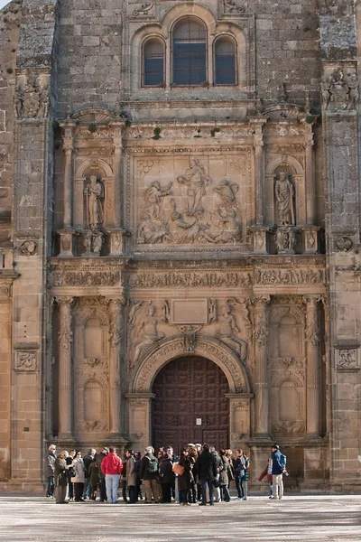 Touristen in der Salvador-Kapelle — Stockfoto