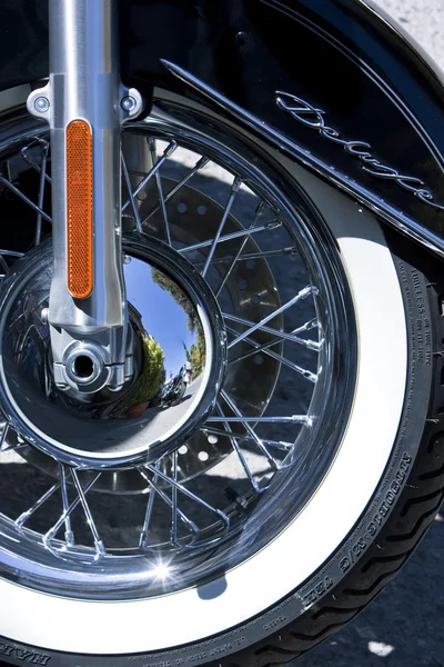 Motorbike's chromed engine, Bikes in a street — Stock Photo, Image