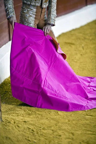 Bullfighter com a capota ou capa — Fotografia de Stock