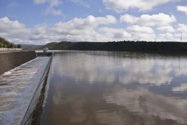 Spillway in the reservoir of San Rafael de Navallana — Stock Photo, Image