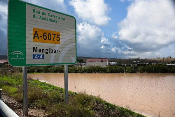 Guadalquivirrivier passeren andujar — Stockfoto